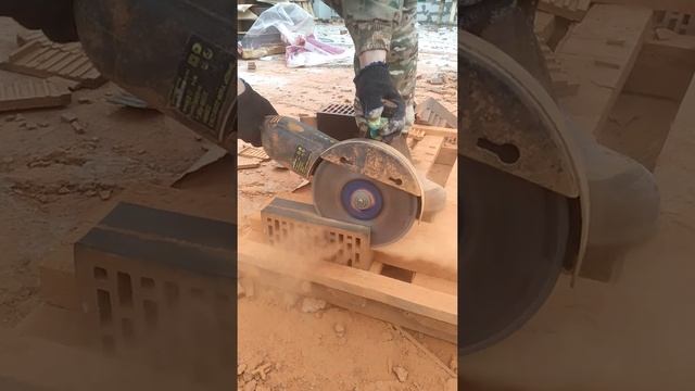 Резка кирпича болгаркой вдоль смотреть онлайн