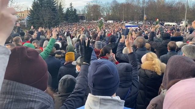 Тело Романа Бондаренко выносят под звон колоколов смотреть онлайн