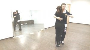 Кизомба  Связка с выпадом партнерши