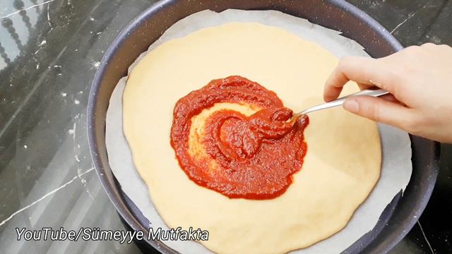 KIZIM İSTEDİĞİNDE HEMEN KALKIP YAPIYORUM!!👍 ŞİPŞAK 10 DAKİKADA HAZIR KOLAY MAYASIZ PİZZA TARİFİ смотреть онлайн