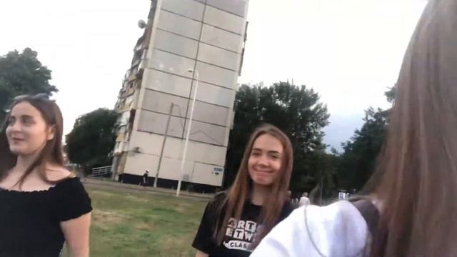 Девочки гуляют смотреть онлайн