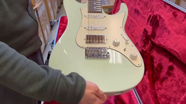 Unboxing Ibanez AZ2204NW-MGR