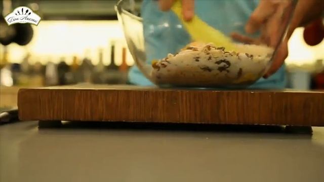 Десерт с ядки и сушени плодове - бакалска мазурка | Бон Апети смотреть онлайн