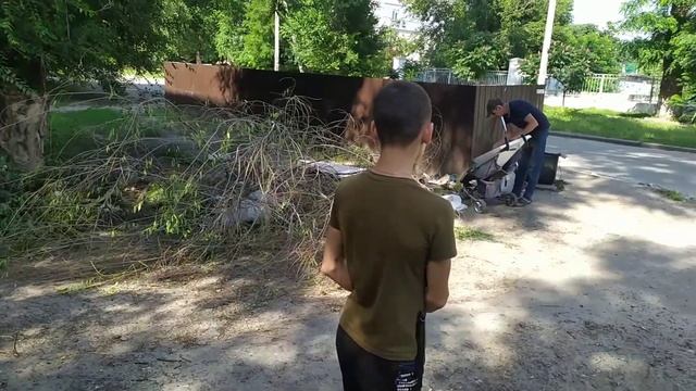 ПРАНК над БЕЗДОМНЫМ | УКРАЛ КОЛЯСКУ ПЕРЕД НОСОМ смотреть онлайн