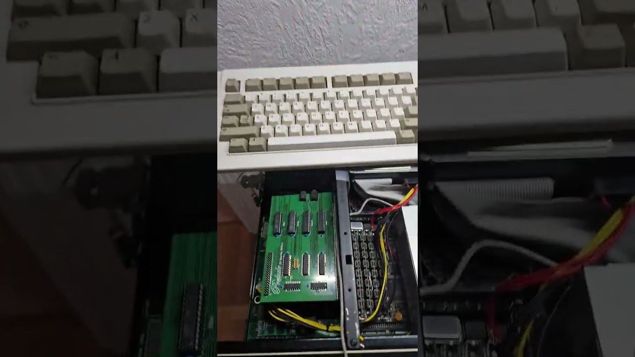 Testing #Amiga #Prelude sound card in A4000 смотреть онлайн