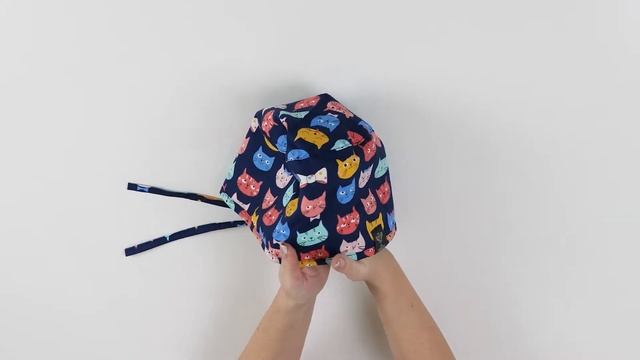 Медицинский колпак с принтом "Кошачья атака" — IN WHITE смотреть онлайн