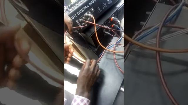 Connection of Compressor, Equaliser, Crossover to power Amp смотреть онлайн
