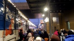 лавка сувениров внутри #ржд #уфа #поезддедамороза на жд вокзале уфы 19 12 2023. очень много народа