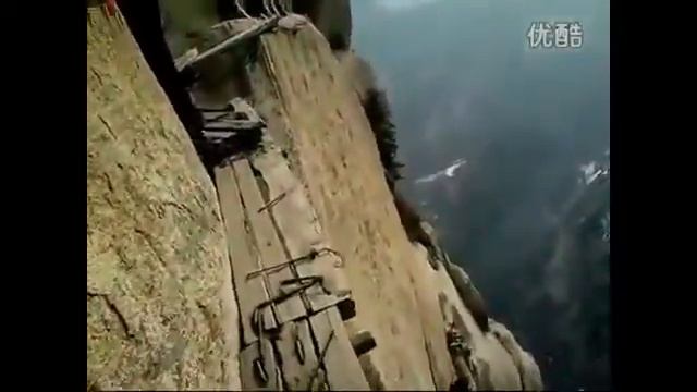 World's Most Dangerous Hiking Trail on Mount Huashan (China) смотреть онлайн