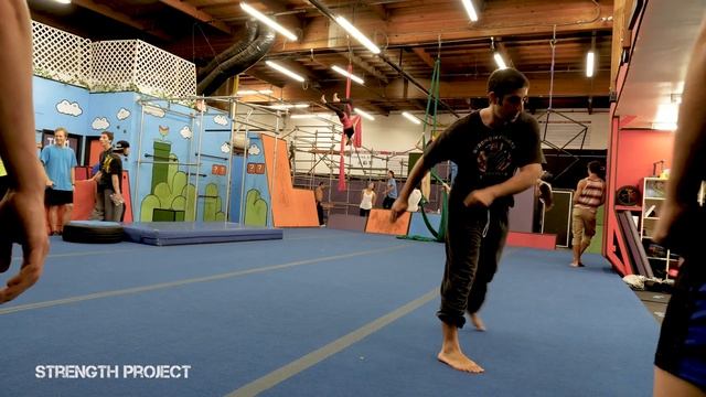 TRICKING MONSTERS- Brian Le on flexibility, splits, weight lifting kicks tutorial and session смотреть онлайн