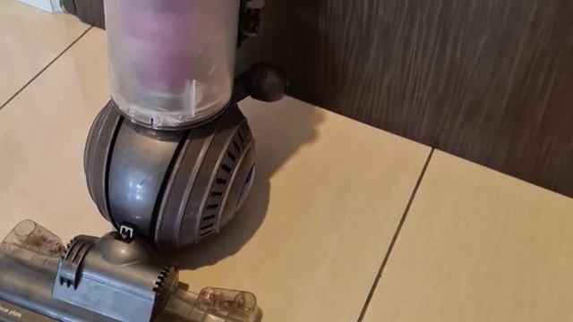 Dyson DC40 Origin Review 2023: Upright Vacuums | Is It Worth The Money? смотреть онлайн