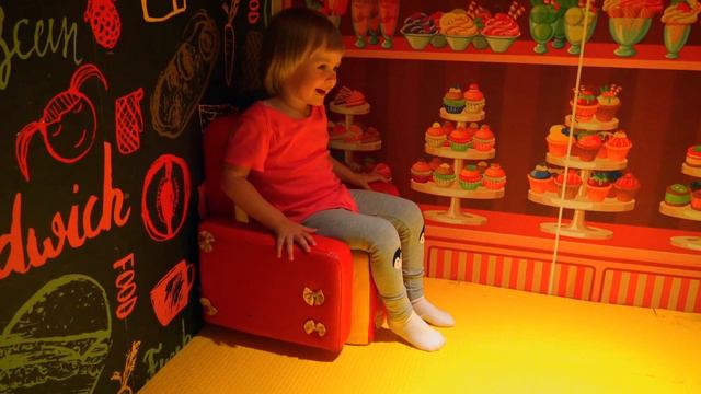 Playground Игровая площадка для детей. Катя в супер игровой площадке. смотреть онлайн