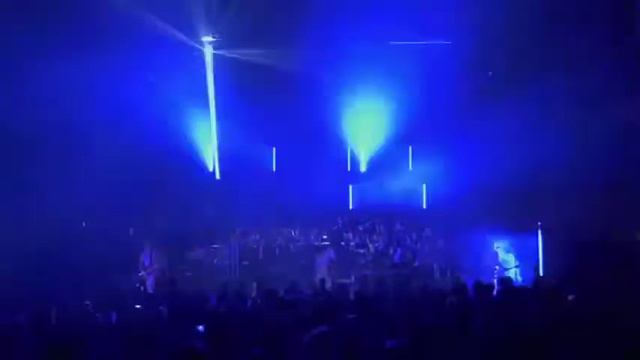 Gary Numan & Skaparis Orchestra - Here In The Black смотреть онлайн