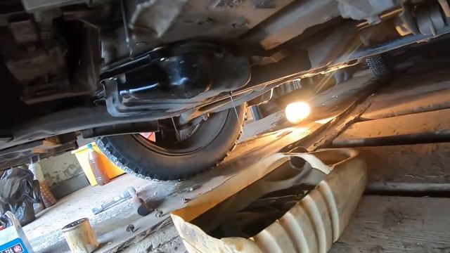 Рено Сандеро Степвей 2. ЗАМЕНА МАСЛА. Двигатель Н4М. 113 л.с. смотреть онлайн