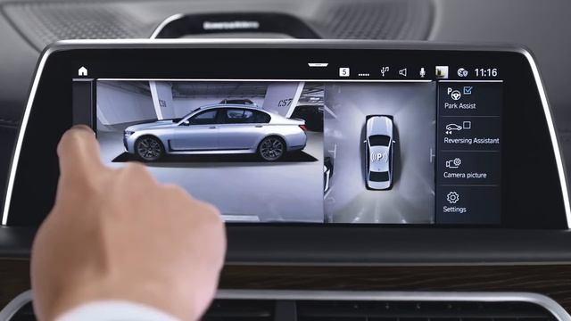 How to use the different camera views of Surround View – BMW How-To смотреть онлайн