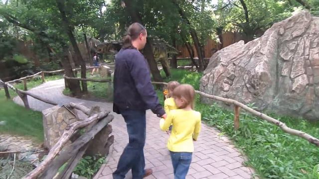 Прогулка по парку динозавров в Новосибирске #Царевны #Двецаревны смотреть онлайн