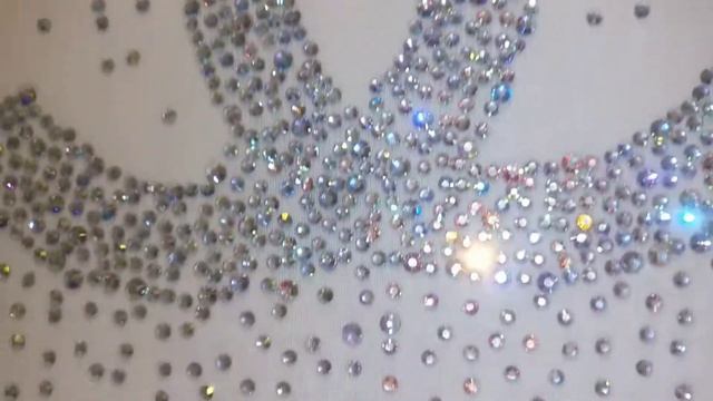 Как можно красиво украсить футболку стразами смотреть онлайн