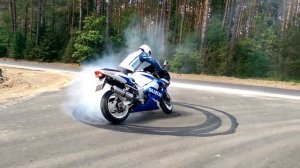 Как жечь резину на спортбайке,Suzuki GSX-R 600 2001, How burn rubber on a sportbike,