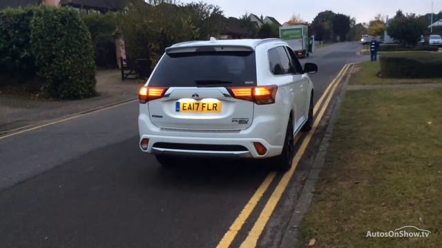 MITSUBISHI OUTLANDER PHEV 5H WHITE 2017 смотреть онлайн