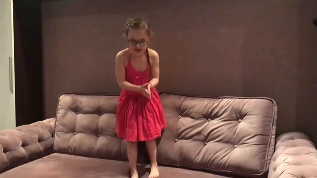 Девочка рассказывает про игру «беременная Анжела» смотреть онлайн