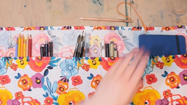 DIY BRUSH AND PENCIL ROLL! смотреть онлайн