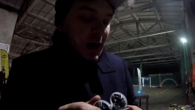Квадрокоптер Mobula 7 VS Emax TinyHawk смотреть онлайн