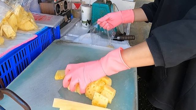 3 ways how to cut Pineapple fast- Taiwan street fruits ninja смотреть онлайн