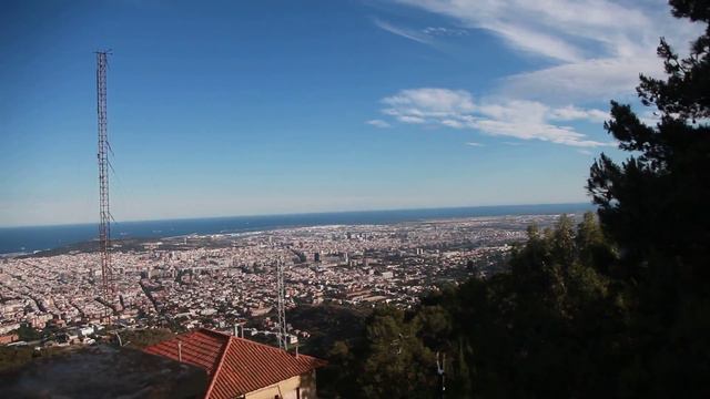 В Барселоне. Не подумайте ничего плохого, это две сестры во Христе, две подруги! смотреть онлайн
