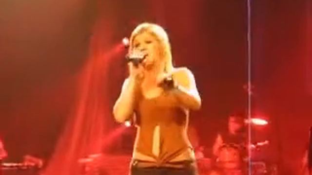 Kelly Clarkson - Addicted (Ben Moody On Guitar)