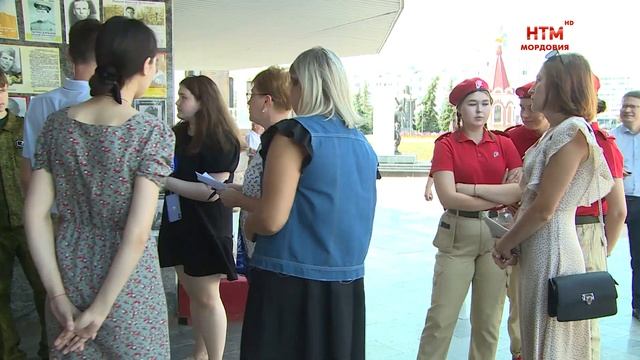 Подготовка ко дню Государственного флага Российской Федерации. смотреть онлайн