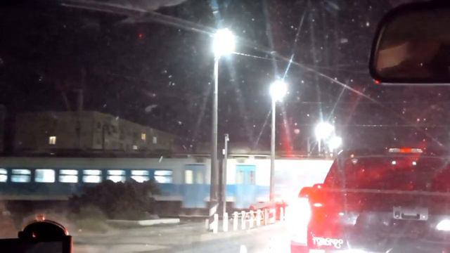 «Большая редкость!»ЭД4М-0417 сообщением Евпатория-Симферополь следует по переезду улицы Короленко! смотреть онлайн