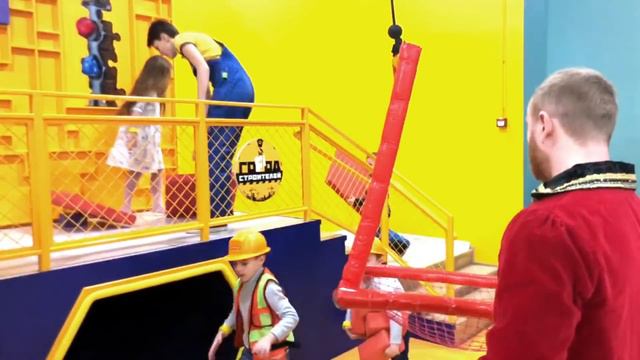 Строим самую большую башню в Городе строителей, чтоб потом ее всем вместе сломать