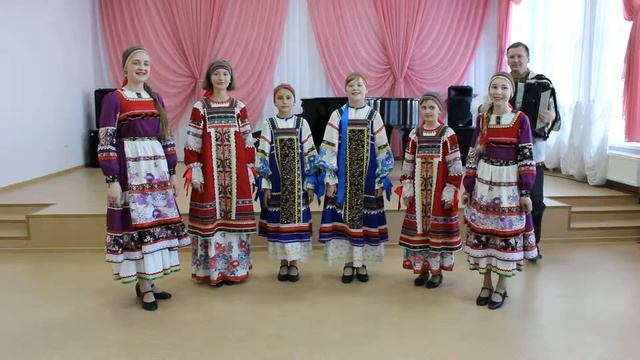 55130 Вокальный ансамбль "Зарянка" р.н.п. "По мосту, мосту - мосточку", "р.н.п. " Во поле орешина". смотреть онлайн
