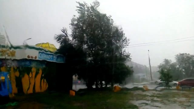 Батут под дождём ((( смотреть онлайн