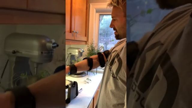 Peanut Butter Banana Protein Waffles ? ? | Kris Gethin смотреть онлайн