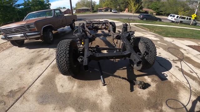1993 Toyota Land Cruiser FZJ80 Rebuild - Removing the Body from the Frame смотреть онлайн