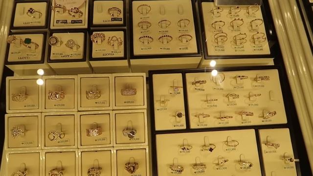 ШОПИНГ В КОРЕЙСКОМ ТОРГОВОМ ЦЕНТРЕ / ОБЗОР МАГАЗИНОВ В КОРЕЕ|NikyMacAleen смотреть онлайн