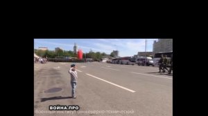 Все военные на Параде отдают честь мальчику. Наворачиваются слезы