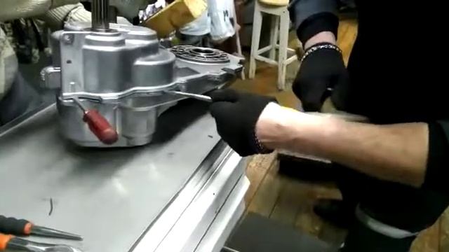 Снятие коробки снегохода Lynx Comander 600 e-tec(этап 12) смотреть онлайн