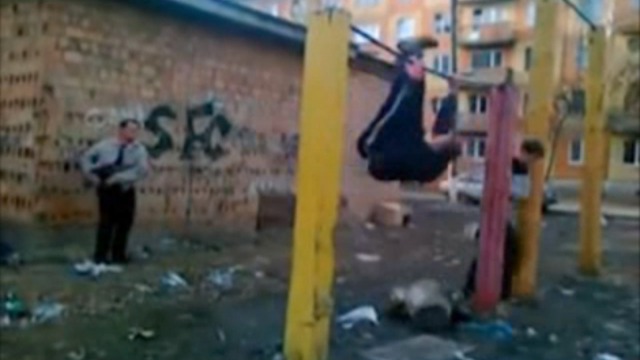 Провальный трюк на турнике смотреть онлайн