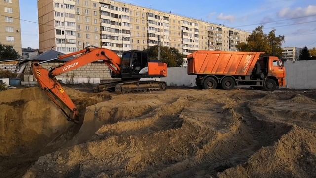 Погрузка песка в самосвал КАМАЗ 6520 | Экскаватор Hitachi 240 LC копает котлован | смотреть онлайн