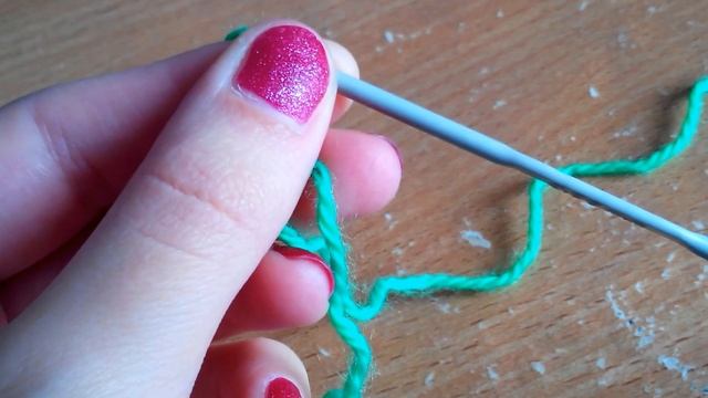 Вязание крючком для начинающих.Урок 1 - первая петля, воздушные петли и цепочка. смотреть онлайн