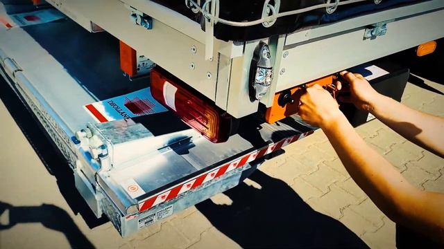 Winda załadunkowa Dhollandia na Iveco Daily смотреть онлайн