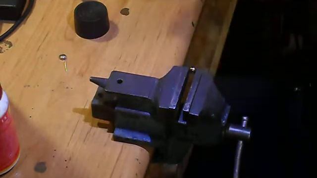 Как припаять петельки к батарейкам сенсора Freestyle Libre