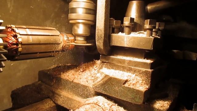 Makita 9237 CB проточка коллектора, замена щёток. смотреть онлайн