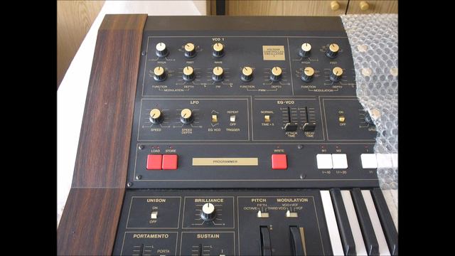 Live Improvisation on Yamaha CS40M and Korg Mono/Poly (Space Trip, 1990) смотреть онлайн