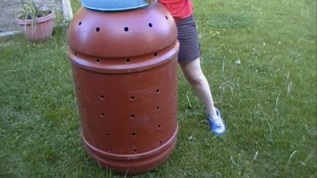 How To Build a Rolling Composter for CHEAP смотреть онлайн