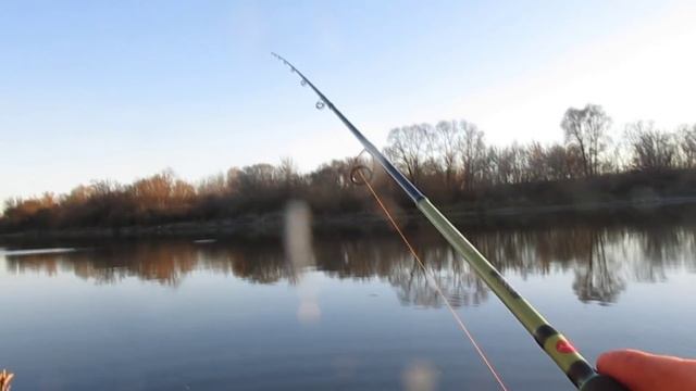 Отводной поводок - ловля окуня на резину Lucky John смотреть онлайн