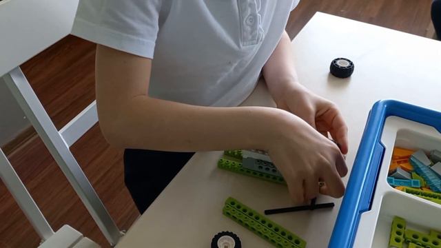 Робототехника в ЧОУ НОШ "Чудо Чадо". Модель "Пальма на колёсах" смотреть онлайн