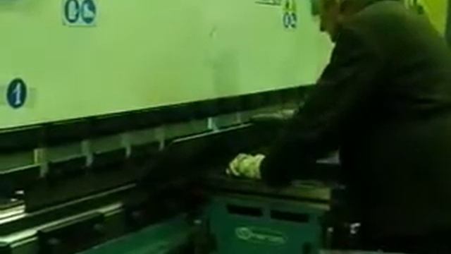 Гибка листового металла или металлических листов смотреть онлайн